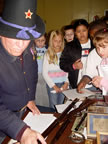 ps110y0506w.jpg (84kb)